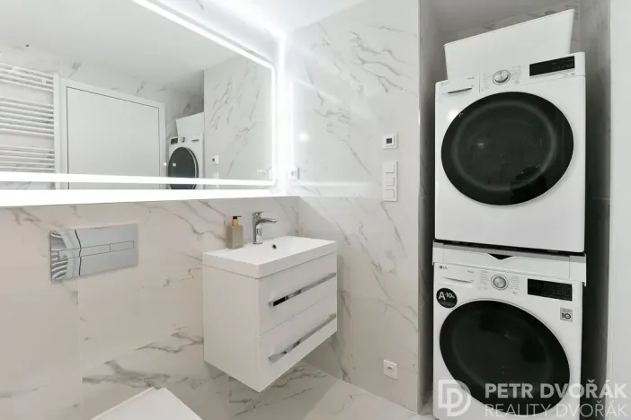 Pronájem bytu 2+kk, Praha - Karlín, Sokolova, 58 m2