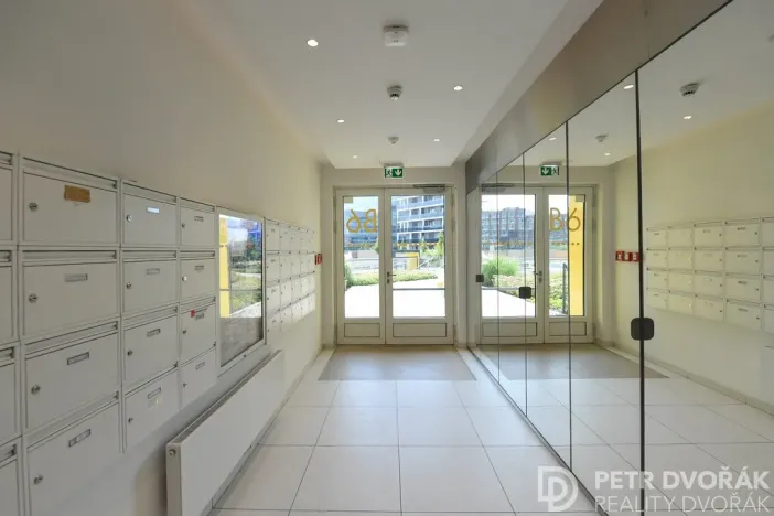 Pronájem bytu 2+kk, Praha - Karlín, Sokolova, 58 m2