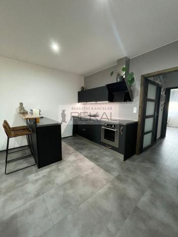 Pronájem bytu 2+kk, Praha - Hlubočepy, Voskovcova, 52 m2