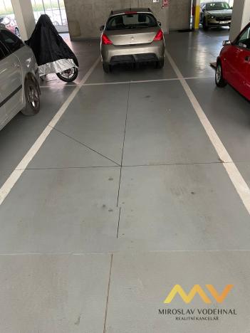 Pronájem garážového stání, Hradec Králové - Slezské Předměstí, Kubelíkova, 12 m2