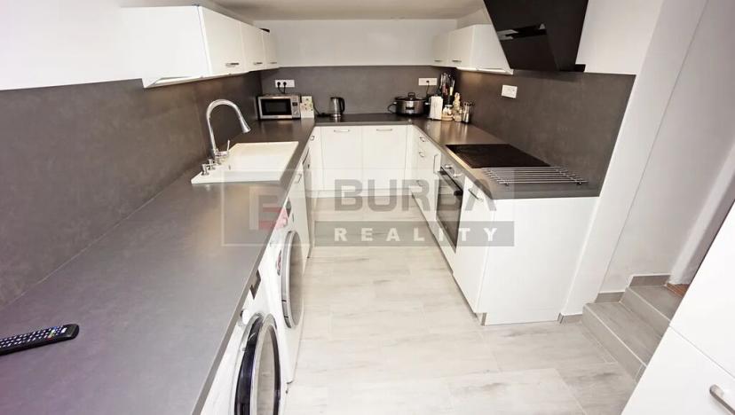 Prodej rodinného domu, Střemy, 240 m2