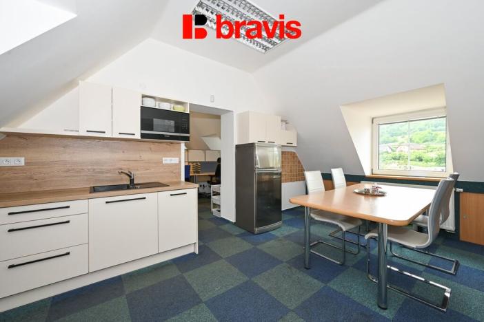 Pronájem kanceláře, Hradčany, Tišnovská, 1016 m2