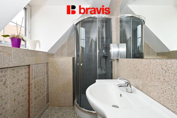 Pronájem kanceláře, Hradčany, Tišnovská, 1016 m2