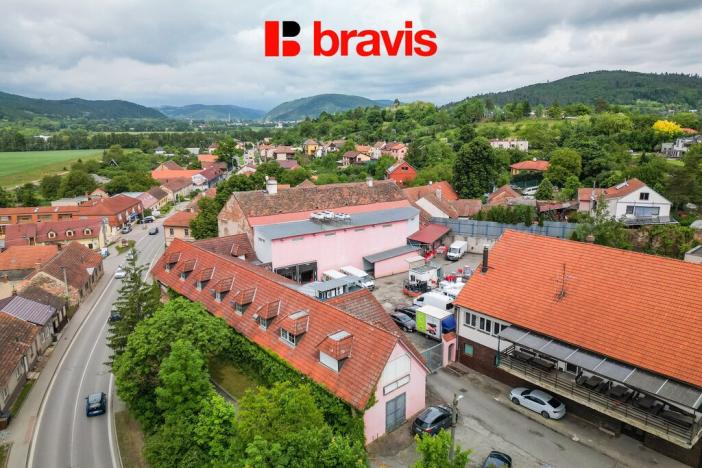 Pronájem kanceláře, Hradčany, Tišnovská, 1016 m2