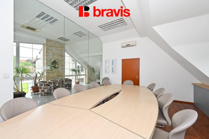 Pronájem kanceláře, Hradčany, Tišnovská, 1016 m2