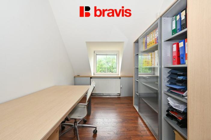 Pronájem kanceláře, Hradčany, Tišnovská, 1016 m2