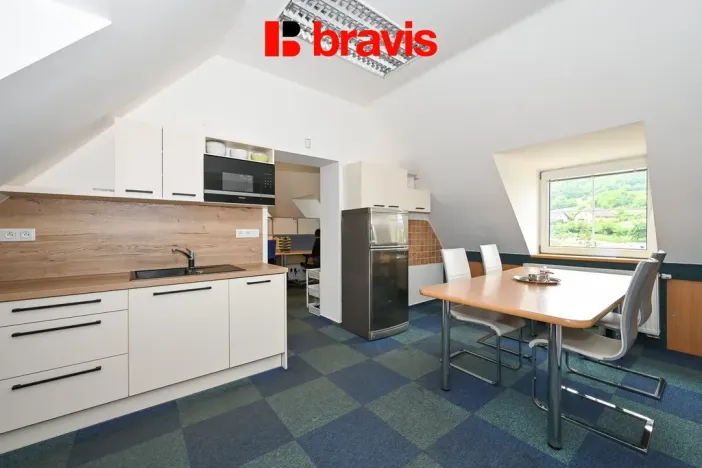 Pronájem kanceláře, Hradčany, Tišnovská, 1016 m2