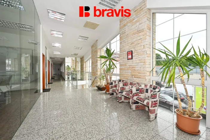 Pronájem kanceláře, Hradčany, Tišnovská, 1016 m2