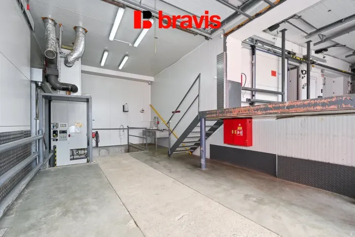 Pronájem kanceláře, Hradčany, Tišnovská, 1016 m2