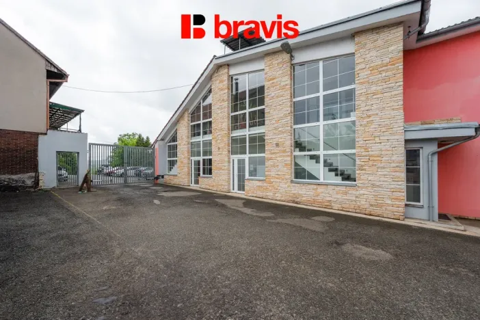 Pronájem kanceláře, Hradčany, Tišnovská, 1016 m2