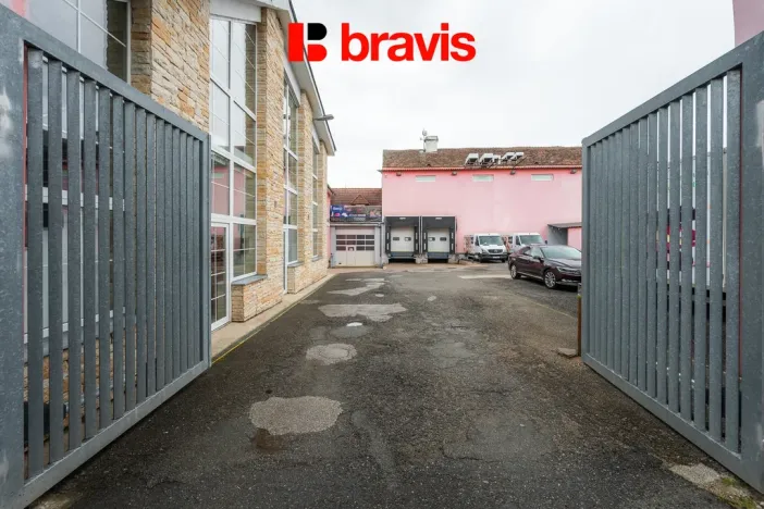 Pronájem kanceláře, Hradčany, Tišnovská, 1016 m2