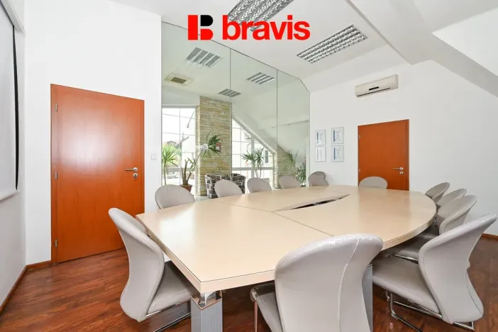 Pronájem kanceláře, Hradčany, Tišnovská, 1016 m2