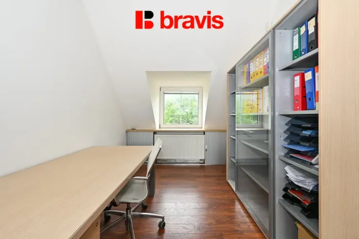 Pronájem kanceláře, Hradčany, Tišnovská, 1016 m2