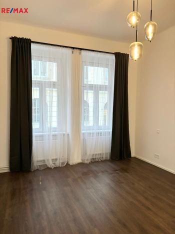 Prodej bytu 2+1, Karlovy Vary, Petřín, 98 m2