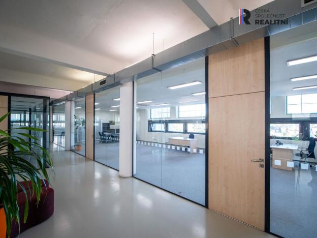 Pronájem kanceláře, Zlín - Prštné, třída Tomáše Bati, 33 m2