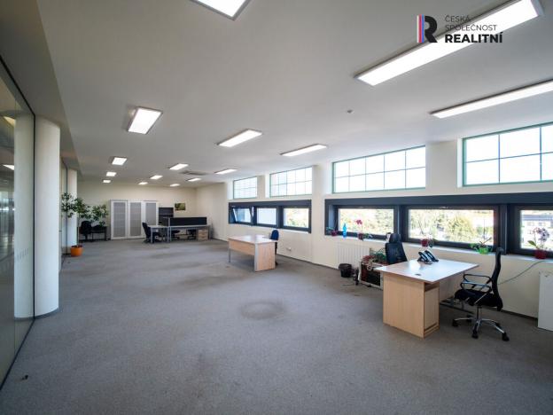 Pronájem kanceláře, Zlín - Prštné, třída Tomáše Bati, 33 m2