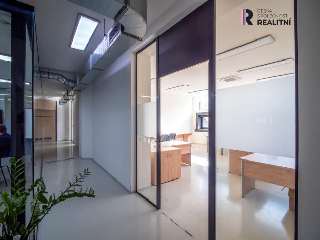 Pronájem kanceláře, Zlín - Prštné, třída Tomáše Bati, 33 m2