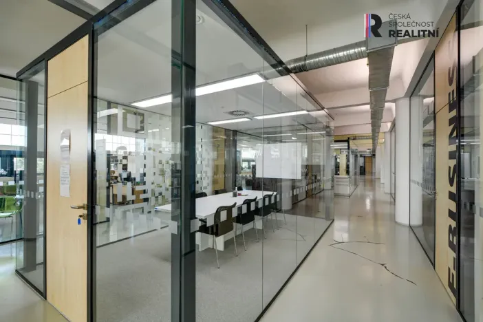 Pronájem kanceláře, Zlín - Prštné, třída Tomáše Bati, 33 m2