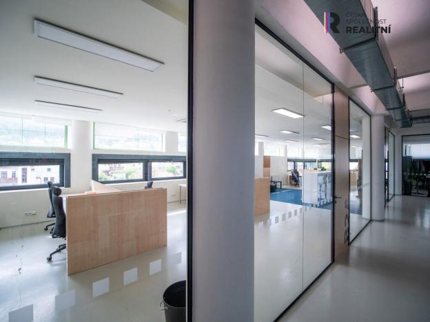 Pronájem kanceláře, Zlín - Prštné, třída Tomáše Bati, 35 m2