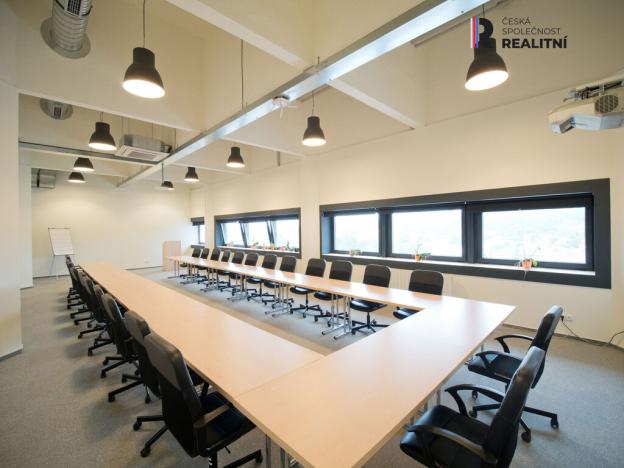 Pronájem kanceláře, Zlín - Prštné, třída Tomáše Bati, 35 m2