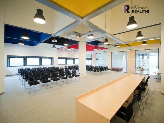 Pronájem kanceláře, Zlín - Prštné, třída Tomáše Bati, 35 m2