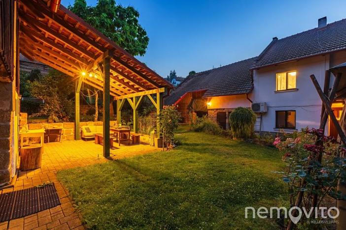 Prodej vícegeneračního domu, Lobeč, 340 m2