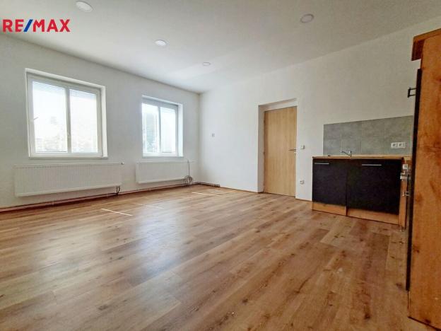 Pronájem bytu 2+kk, Police nad Metují, Masarykovo náměstí, 47 m2