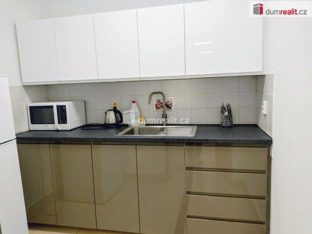 Pronájem kanceláře, Praha, Žerotínova, 48 m2