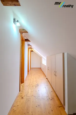 Prodej rodinného domu, Milovice, 178 m2