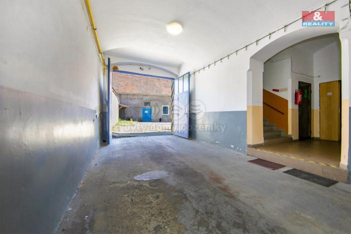 Pronájem výrobních prostor, Přeštice, Veleslavínova, 918 m2