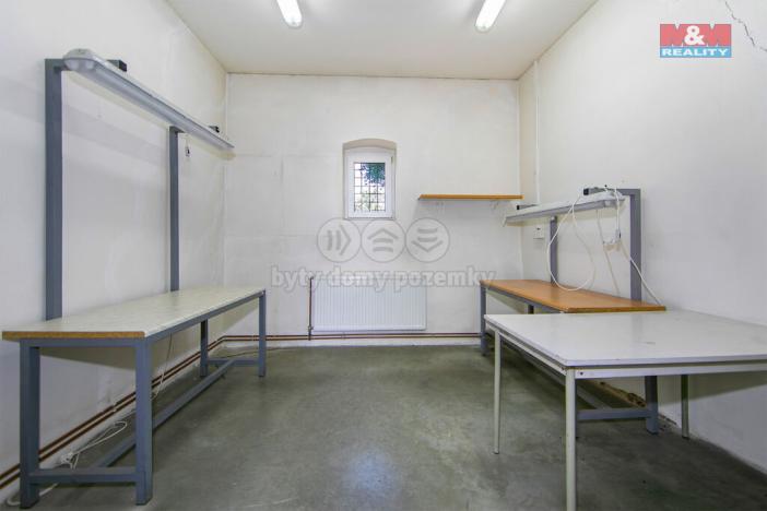 Pronájem výrobních prostor, Přeštice, Veleslavínova, 918 m2