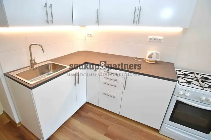 Pronájem bytu 2+kk, Praha - Strašnice, Černokostelecká, 41 m2