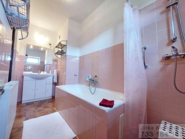 Prodej rodinného domu, Krnov - Pod Bezručovým vrchem, Družstevní, 280 m2