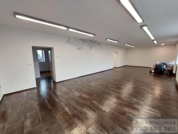 Pronájem obchodního prostoru, Krnov - Pod Bezručovým vrchem, Nádražní, 116 m2