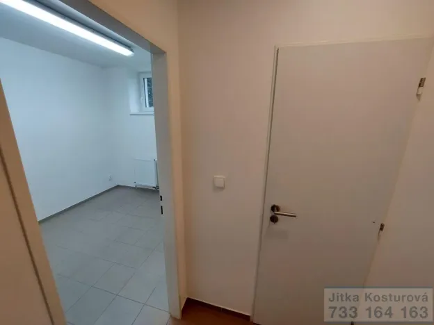 Pronájem obchodního prostoru, Krnov - Pod Bezručovým vrchem, Nádražní, 116 m2