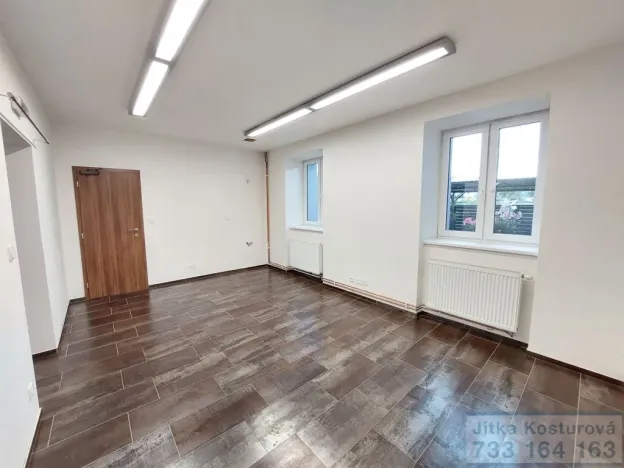 Pronájem obchodního prostoru, Krnov - Pod Bezručovým vrchem, Nádražní, 116 m2