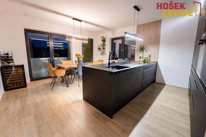 Prodej bytu 4+kk, Holubice, 135 m2