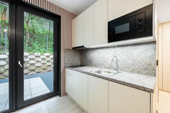 Pronájem bytu 1+kk, Praha - Hlubočepy, Hlubočepská, 27 m2