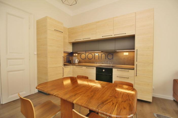 Pronájem bytu 4+kk, Praha, Viktora Huga, 80 m2