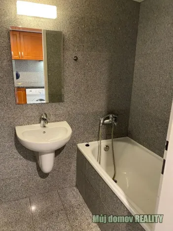 Pronájem bytu 1+kk, Praha - Vysočany, Freyova, 28 m2