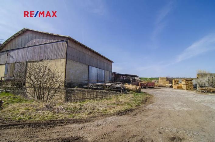 Prodej výrobních prostor, Radkov, 13527 m2