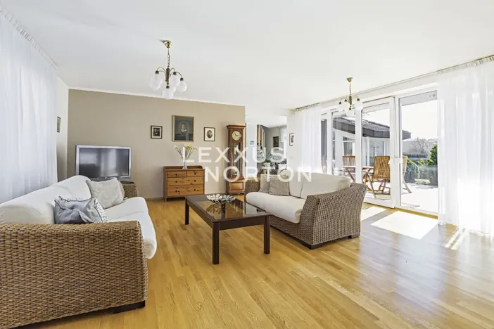 Prodej rodinného domu, Kamenice, Kruhová, 355 m2