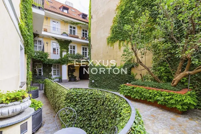 Pronájem bytu 2+kk, Praha - Malá Strana, Vlašská, 92 m2