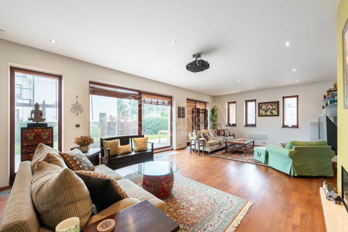 Pronájem vily, Statenice, U Školy, 364 m2