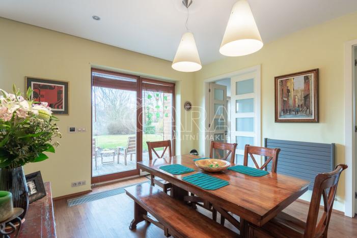 Pronájem vily, Statenice, U Školy, 364 m2