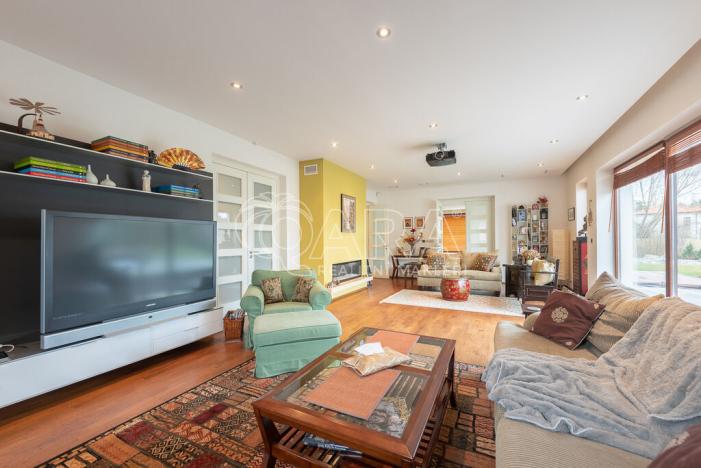 Pronájem vily, Statenice, U Školy, 364 m2