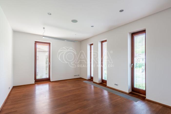 Pronájem vily, Statenice, U Školy, 364 m2