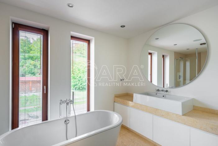 Pronájem vily, Statenice, U Školy, 364 m2