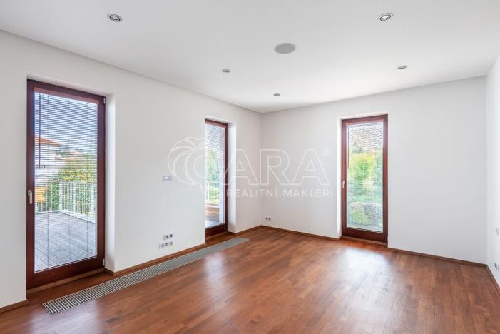 Pronájem vily, Statenice, U Školy, 364 m2
