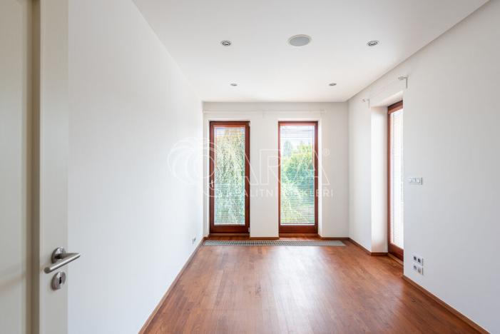 Pronájem vily, Statenice, U Školy, 364 m2